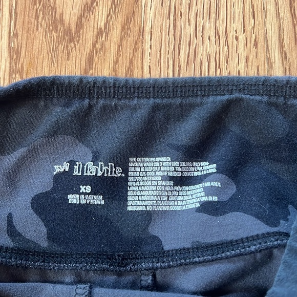 Wild Fable Camo leggings - Picture 3 of 3